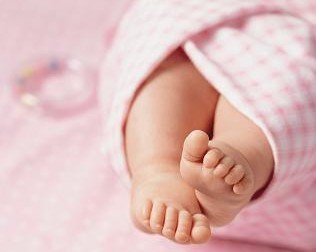 婴儿秋季腹泻_新生婴儿腹泻怎么办